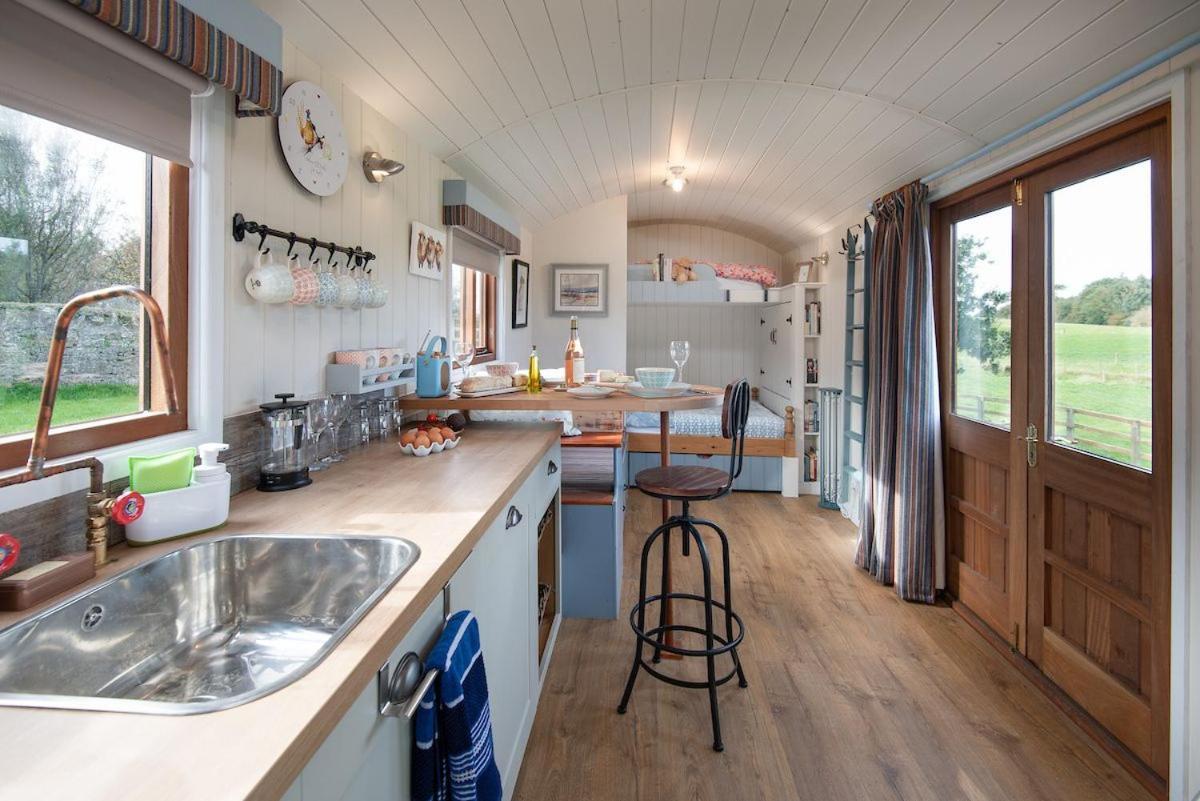 Cow Parsley Shepherd'S Hut Berwick Upon Tweed Bagian luar foto