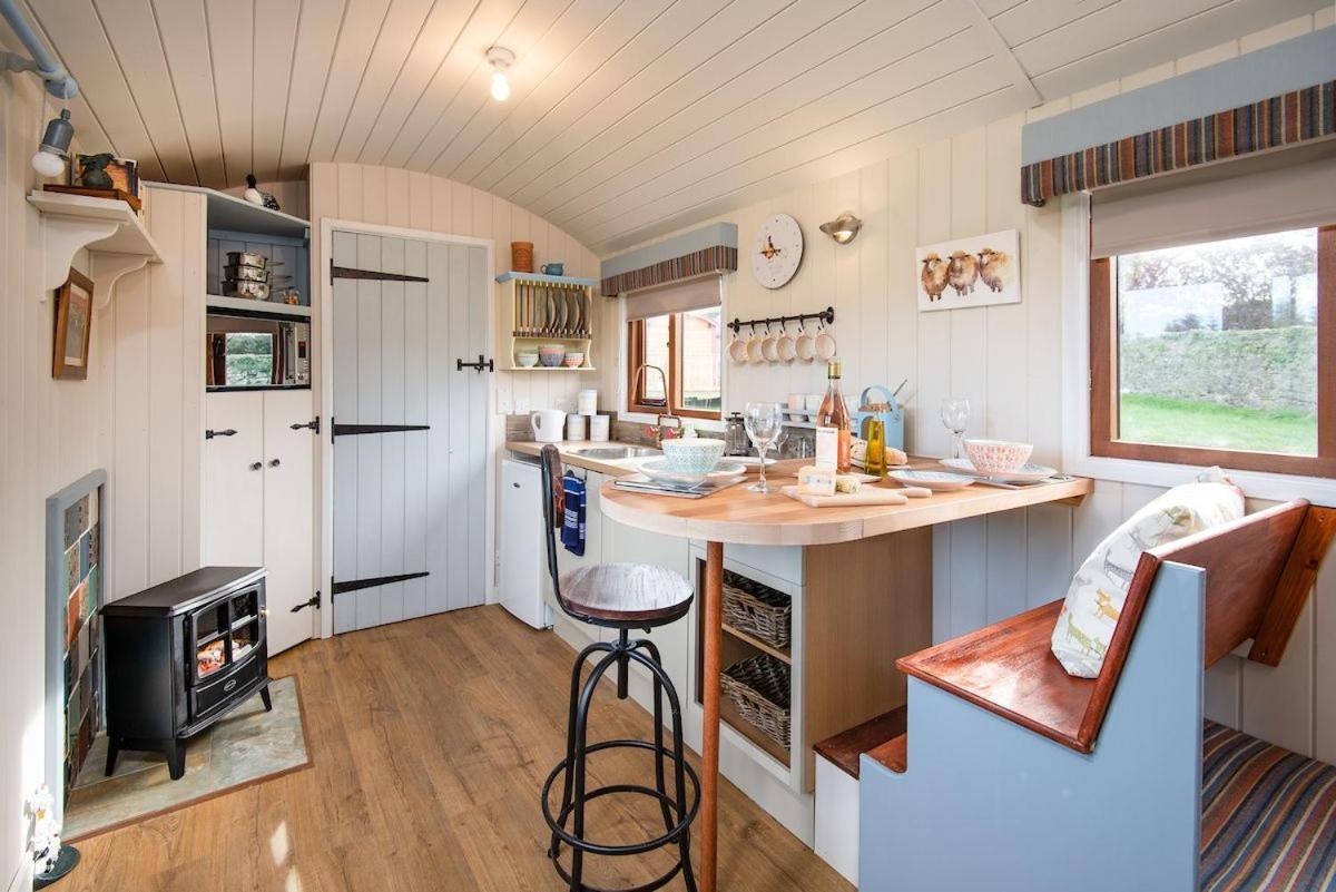 Cow Parsley Shepherd'S Hut Berwick Upon Tweed Bagian luar foto